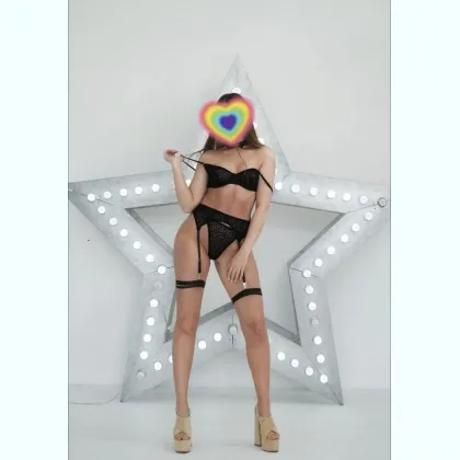 Миниатюрная красотка готова к встрече прямо сейчас