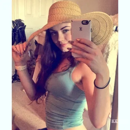 Сладкий вечер с аппетитной бестией в полупрозрачном комбинезоне...